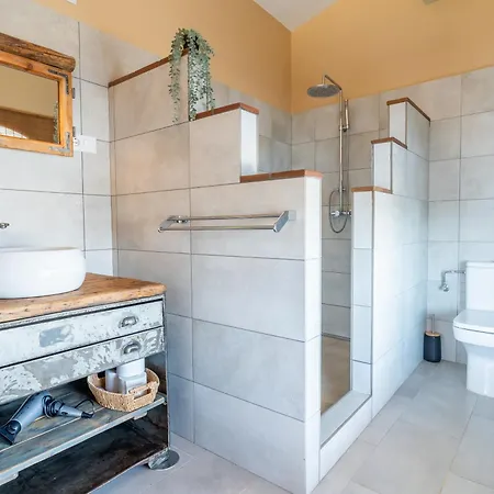 לינה וארוחת בוקר Casa Siempre Sayalonga